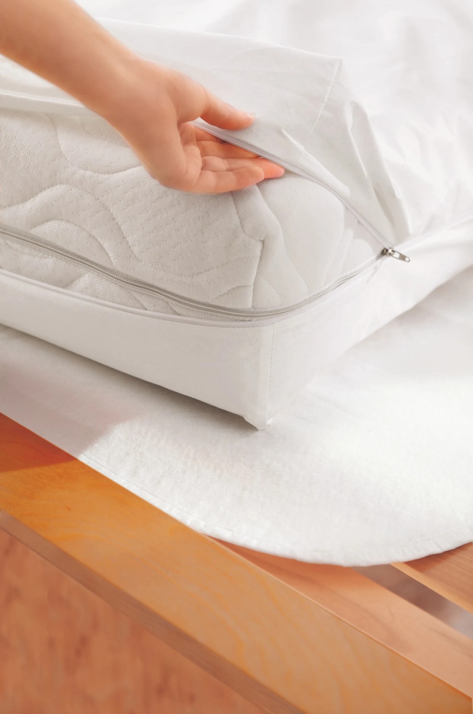 Zaštitna navlaka PureSleep s patentnim zatvaračem oko madraca